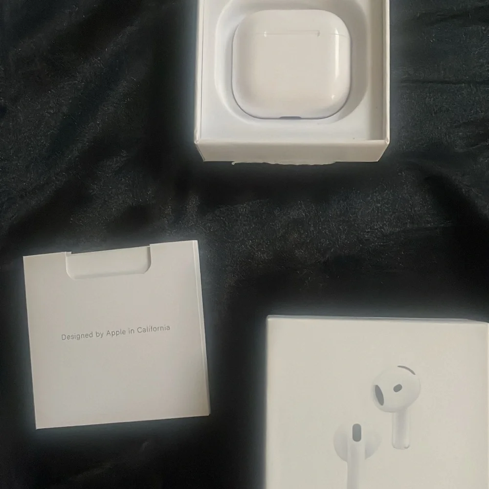 Apple White Wireless Earbuds with Case